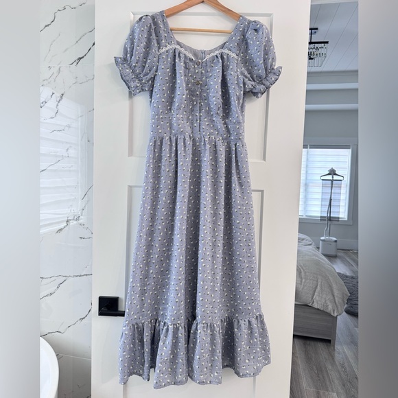 Ivy City Co Dresses & Skirts - Ivy City Co Lilac Puff-Sleeve Midi